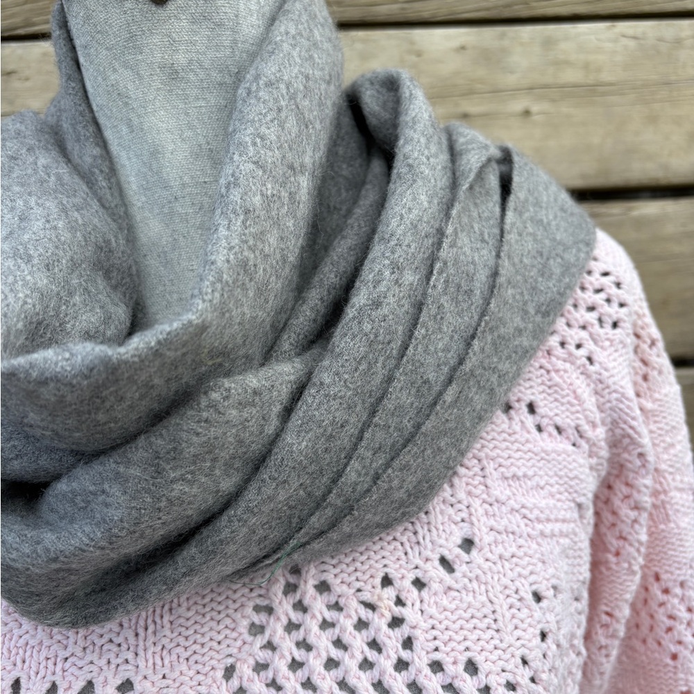 Alashan grey fringed scarf, 95% merino wool / 5% cashmere - Picture 7 of 9